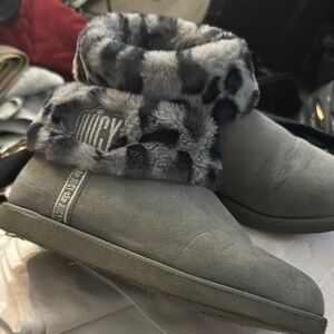 Juicy Gray Women's Fur-Lined Slippers